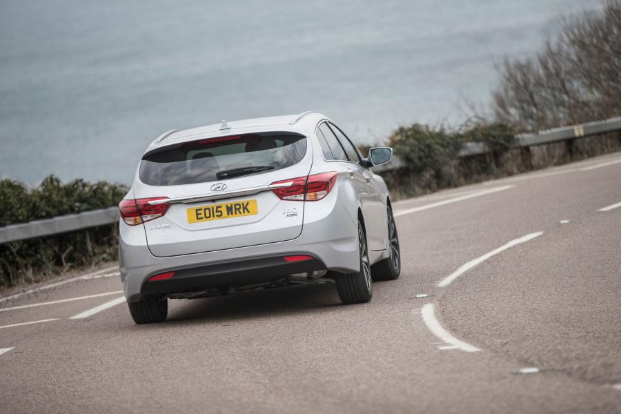  Hyundai i40 Wagon 2015 года  (UK) (фото 15 из 28)
